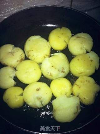 Pan-fried Baby Potatoes recipe