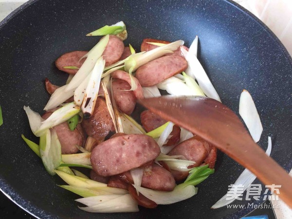 Stir-fried Harbin Sausage with Scallions recipe