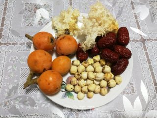 White Fungus and Lotus Seed Loquat Soup recipe