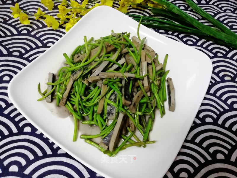 Stinky Dry Stir-fried Artemisia recipe