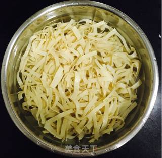 Stir-fried Chives with Tofu Skin recipe