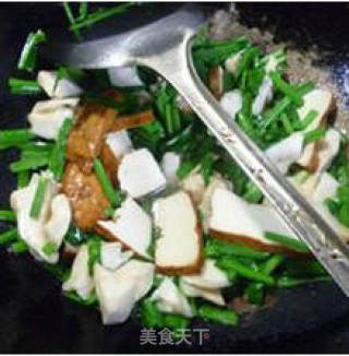 Stir-fried Leek and White Ling Mushroom recipe