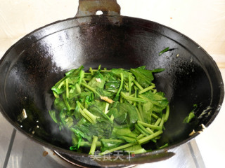 Scrambled Eggs with Spinach and Shrimp Skin recipe
