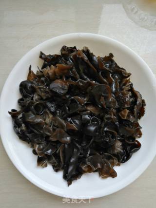 Beef with Cucumber Fungus recipe