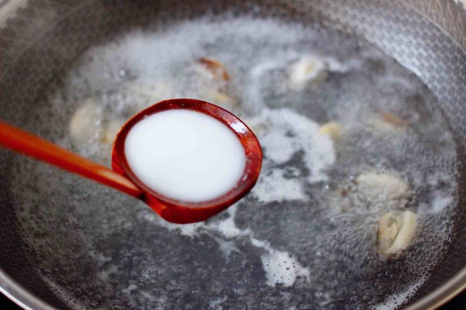 Soup with Bean Curd Mussels and Chinese Cabbage recipe