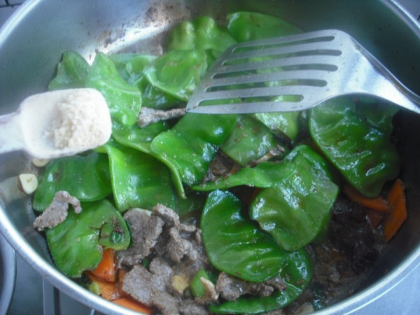 Stir-fried Beef with Pork Ears and Beans recipe