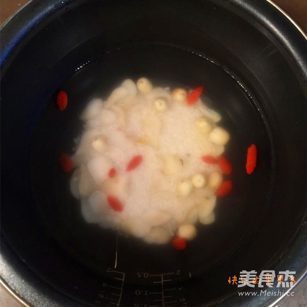 Lotus Seed and Lily Glutinous Rice Porridge recipe