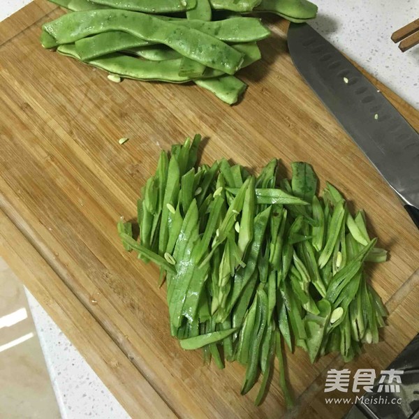 Braised Noodles with Beans recipe