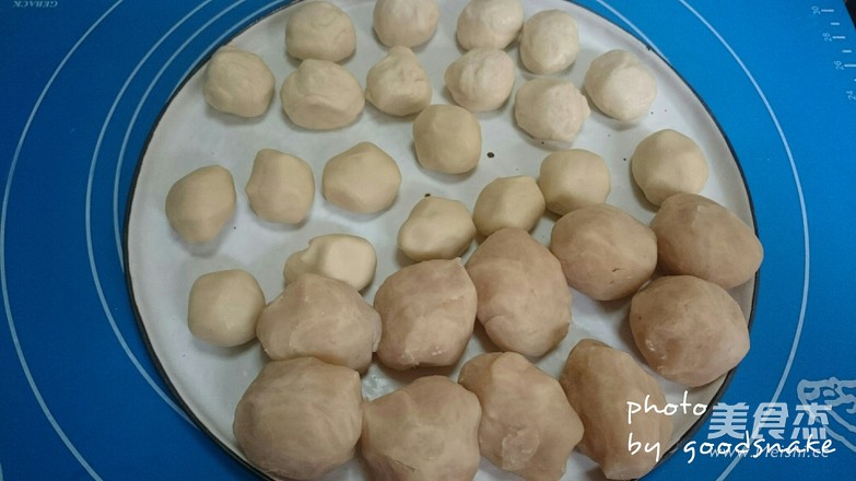 Soviet-style White Kidney Bean Filling Mooncakes recipe