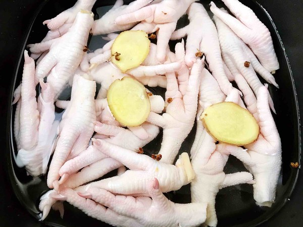 Super Tasty Salt Baked Chicken Feet recipe