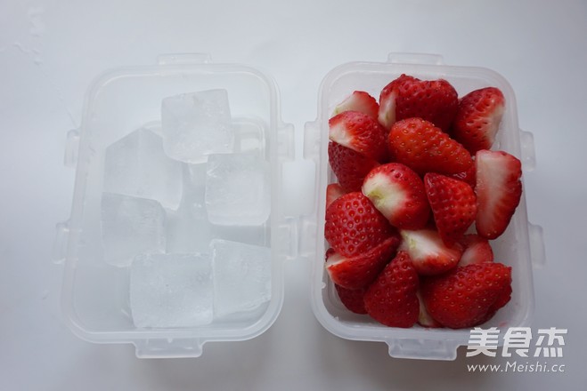 Strawberry Smoothie ~ Icy Summer recipe