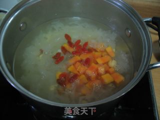 Papaya Tremella and Lotus Seed Soup recipe