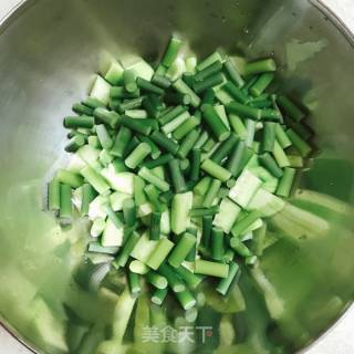 Cucumber with Walnuts and Garlic Moss recipe