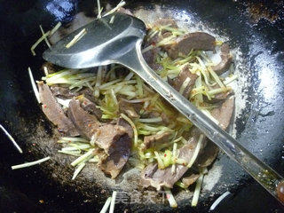 Stir-fried Pork Heart with Leek Sprouts recipe