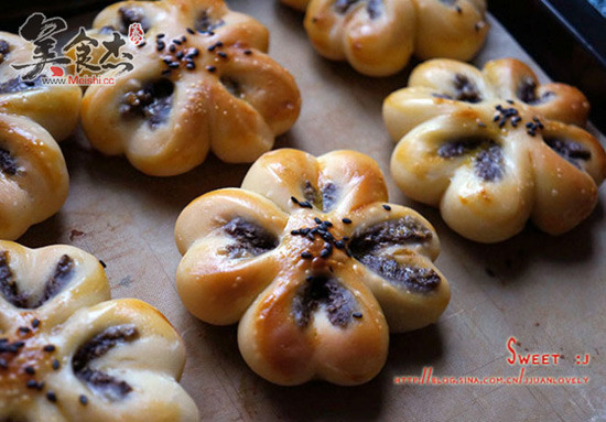 Four-leaf Clover Bread Stuffed with Bean Dregs recipe