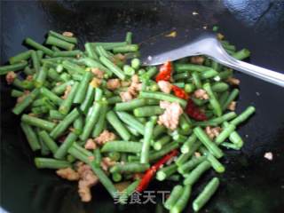 [dry Stir-fried Long Beans] recipe