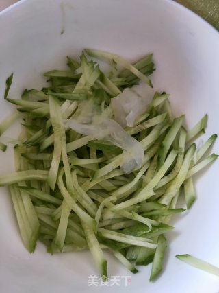 Cold Cucumber Peeled Enoki Mushroom recipe