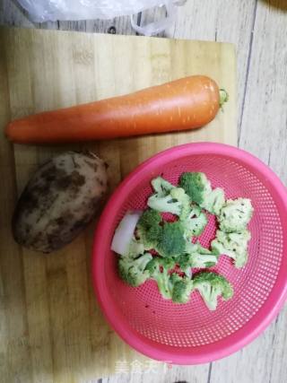 Broccoli Stir-fried Carrot and Lotus Root recipe
