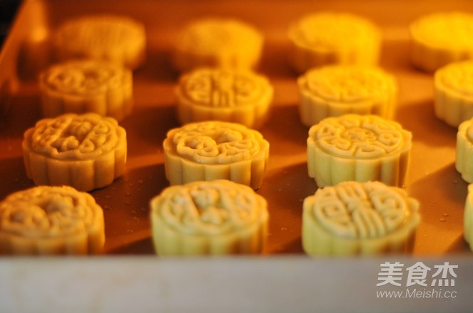 Red Bean and Lotus Seed Mooncake recipe