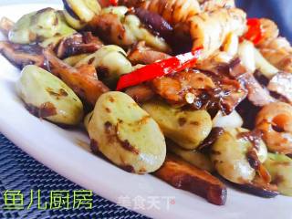 Fresh Squid, Shiitake Mushrooms and Green Broad Beans──private Dishes in Yuer's Kitchen recipe