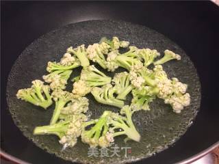 Stir-fried Pork with Double-ear Cauliflower recipe