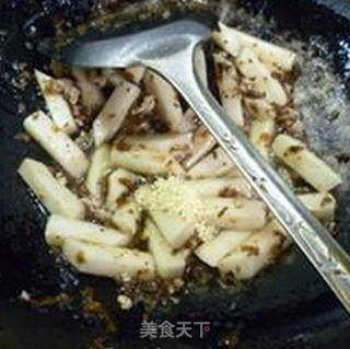 Stir-fried Rice Cake with Sprouts and Minced Meat recipe