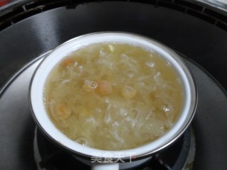 Longan, Lotus Seed and Lily Soup recipe