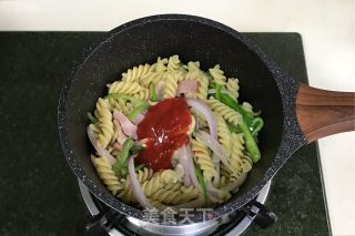 Spaghetti with Bacon and Green Pepper recipe