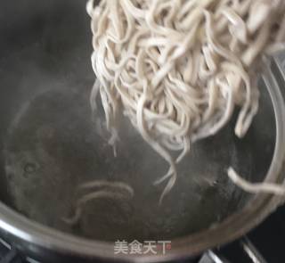 Stir-fried Mutton Noodles with Green Onions recipe