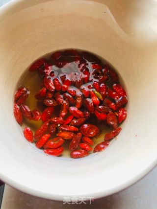 Bird's Nest Tremella Goji Soup recipe