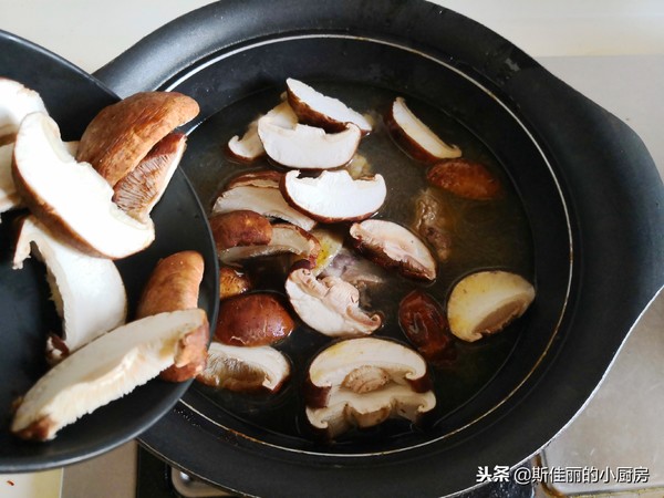 Rice Noodles with Mushroom and Chicken Soup recipe