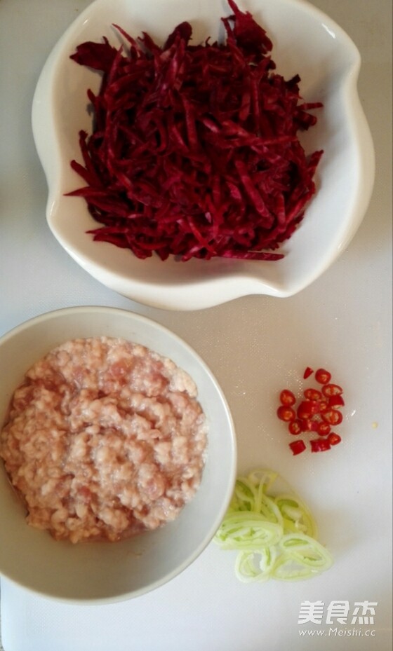 Stir-fried Minced Pork with Beet Head recipe