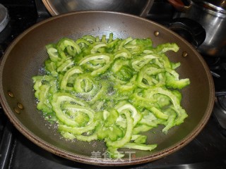 Fried Bitter Gourd with Shrimp recipe