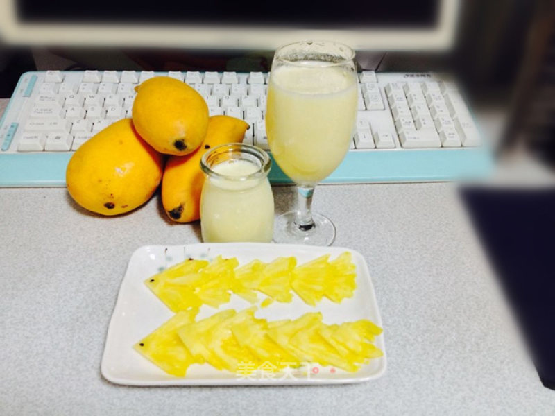 Pineapple and Sydney Smoothie recipe