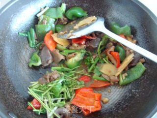 Stir-fried Duck with Double Pepper recipe