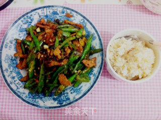 Low-oil Authentic Xiang-flavored Chili Fried Pork recipe