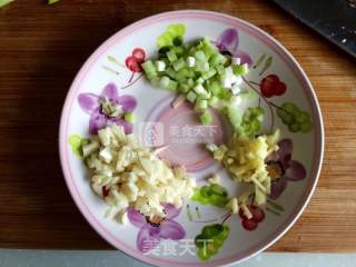 Stir-fried Shredded Pork with Hot Pepper and White Radish recipe