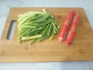 Stir-fried Ham Sausage with Garlic Moss recipe