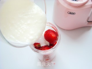 Strawberry Yogurt Cup recipe