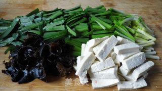 Stir-fried Tofu with Chinese Chives recipe