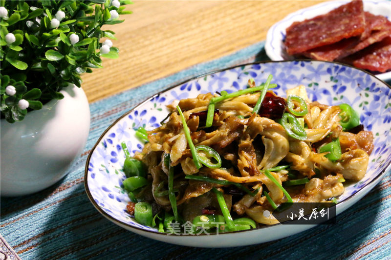 Stir-fry Oyster Mushrooms in A Dry Pot recipe