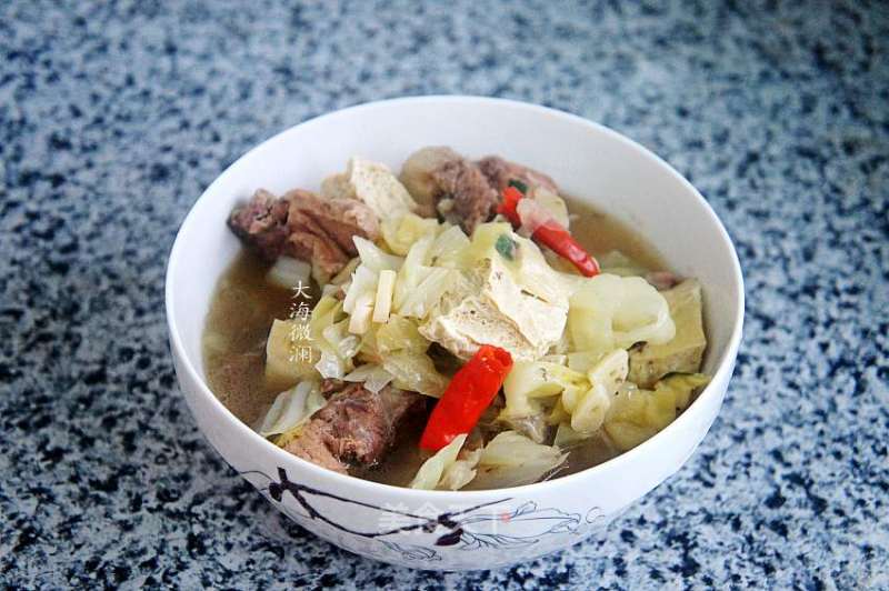 Pork Ribs and Cabbage Stewed Frozen Tofu recipe