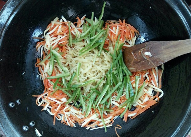 Serving Dishes-fried Three Shreds of Peppers and Shallots recipe