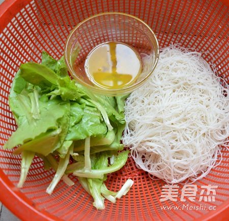 Cantonese Fried Rice Noodles recipe