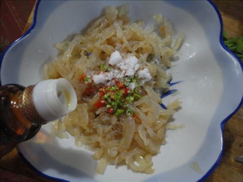 Sweet and Sour Jellyfish Salad recipe