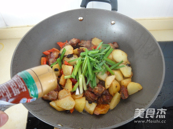 Pork Ribs with Soy Sauce and Potatoes recipe