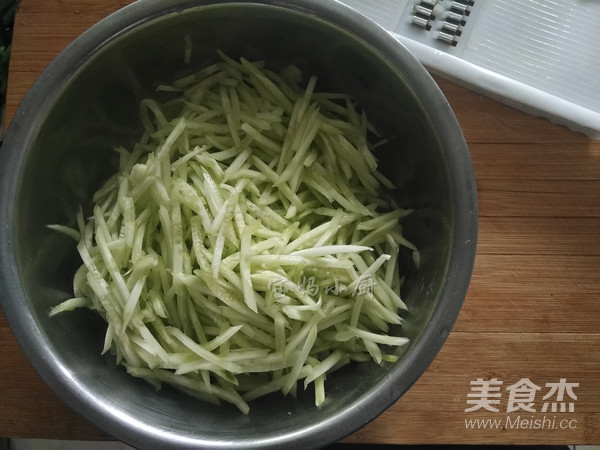 Spicy Shredded Cucumber--a Refreshing and Quick Dish in Summer recipe