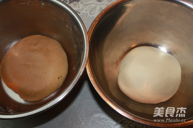 Jujube Mud Two-color Knife Cut Steamed Buns (including Jujube Mud Method) recipe