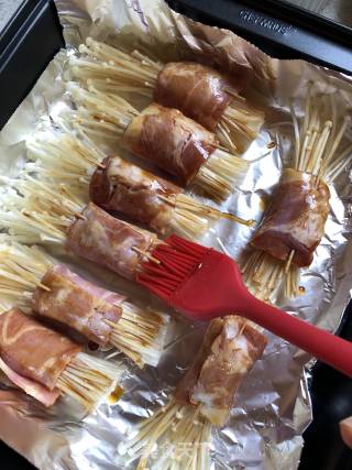 Bacon Roll with Enoki Mushroom recipe