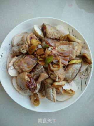 Steamed Chicken Wings with Tricholoma recipe